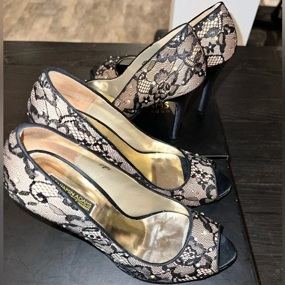 Benjamin Adams London corte Pump
Size 7
